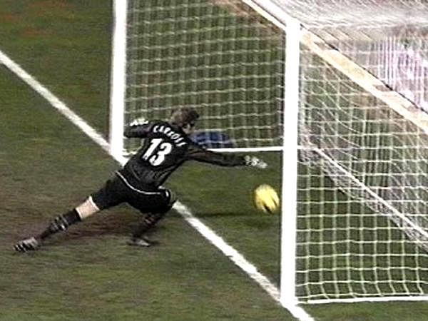 pedro_mendes_disallowed_goal-787804.jpg