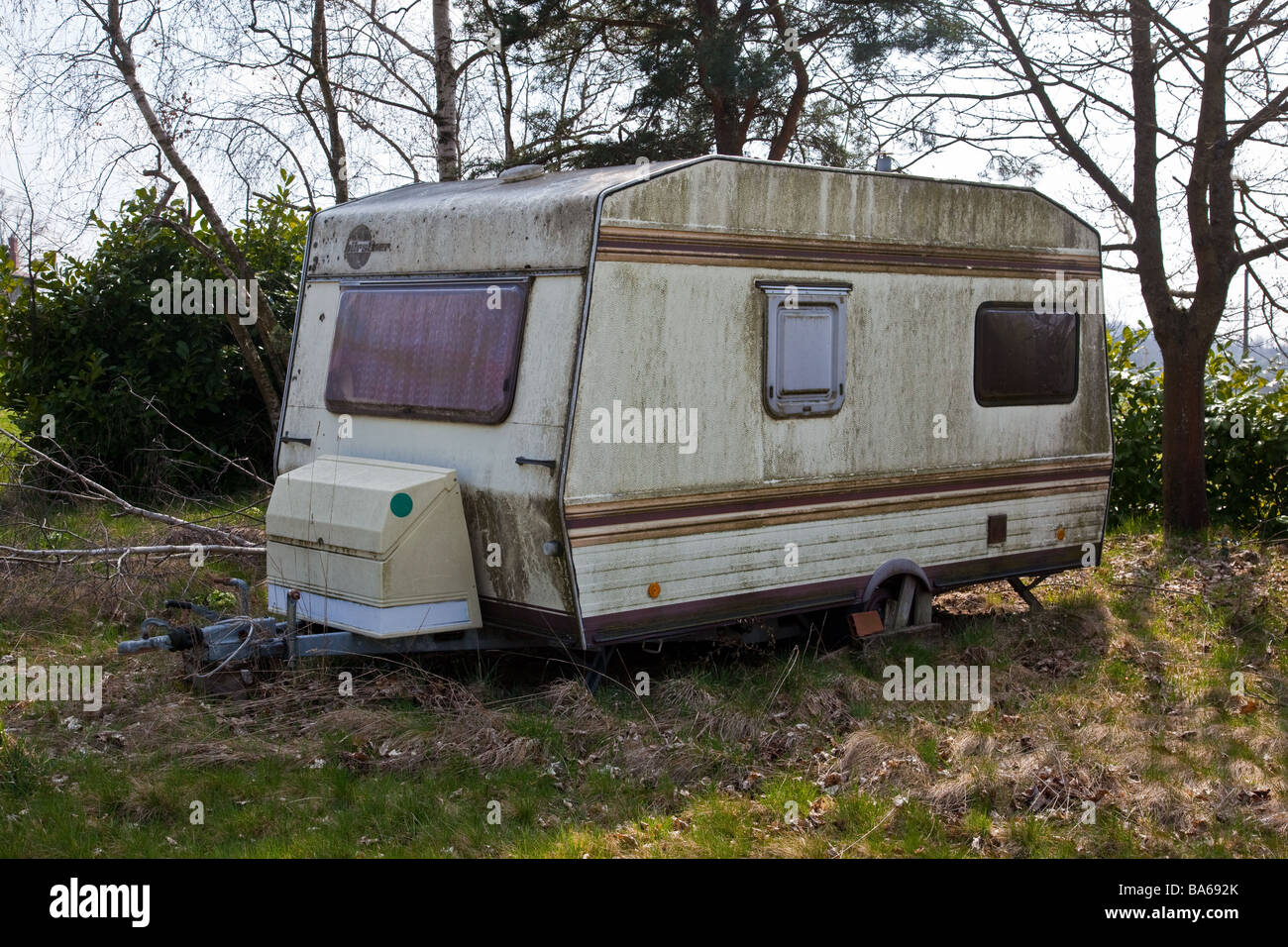 derelict-caravan-parked-in-field-BA692K.jpg