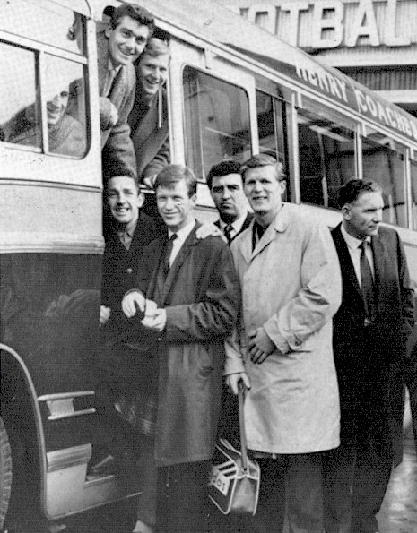 spurs_team_1960s_boarding_coach_whl.jpg