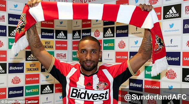 24C2787A00000578-2913295-Jermain_Defoe_has_been_officially_unveiled_as_a_Sunderland_playe-a-15_1421414021504.jpg