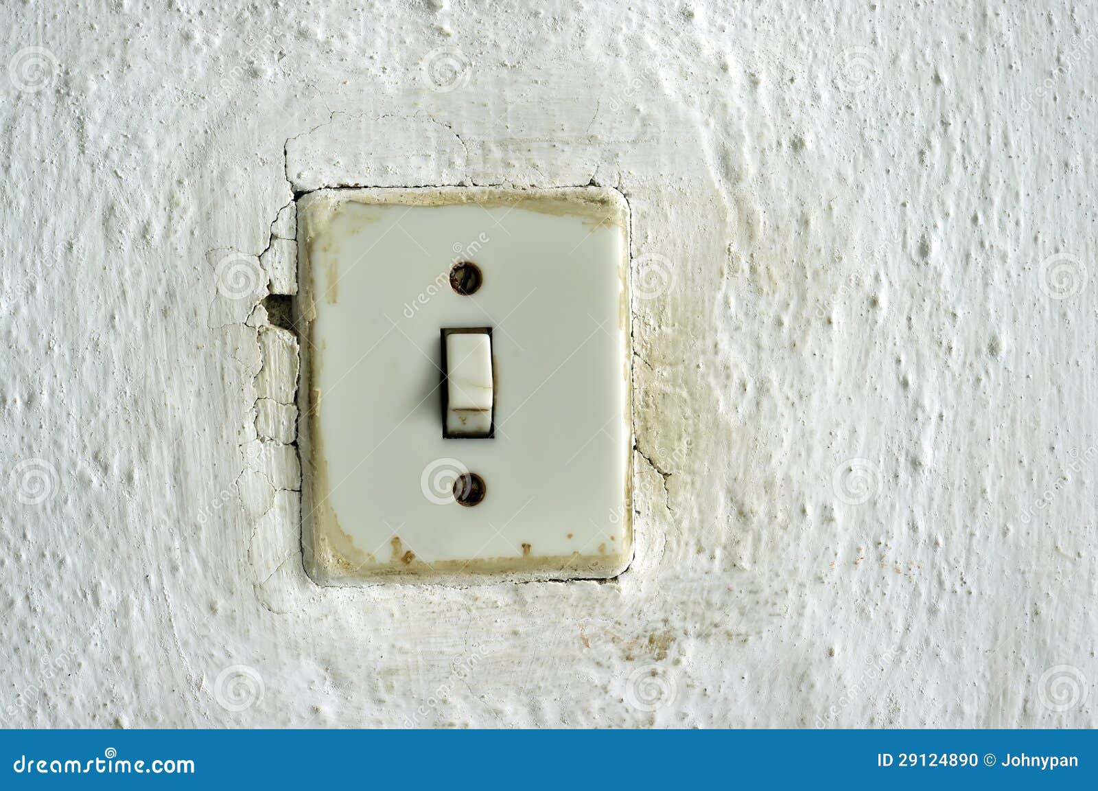 old-light-switch-29124890.jpg