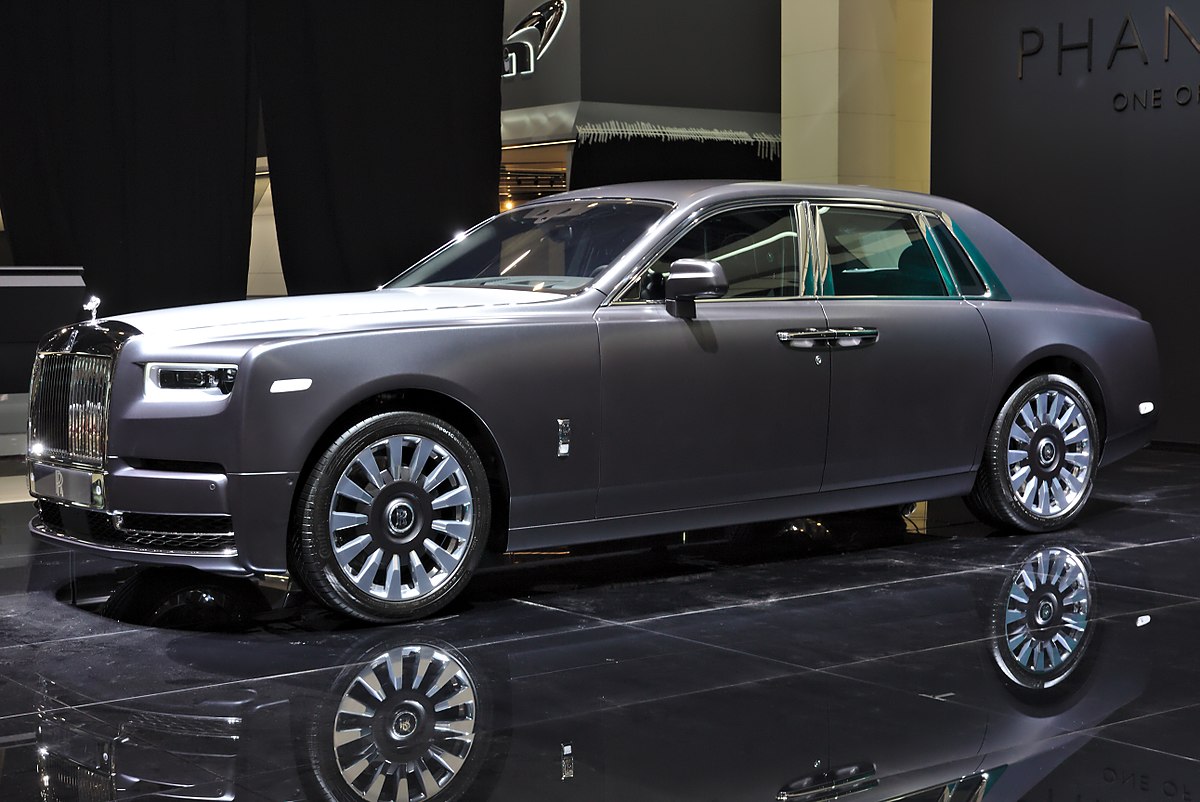 1200px-Rolls-Royce_Phantom_VIII_Genf_2018.jpg
