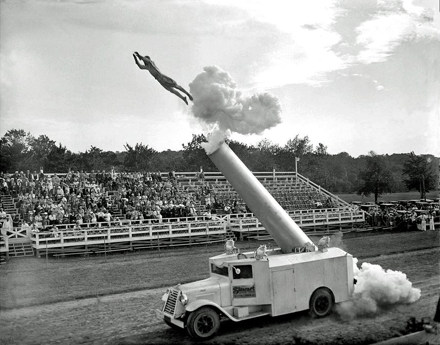 Man-shot-out-of-a-Torpedo-19341.jpg