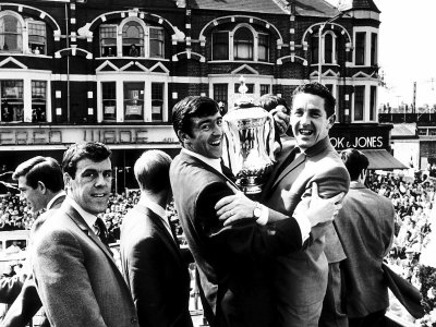 tottenham-hotspur-return-home-with-fa-cup-on-bus-1967-after-beating-chelsea.jpg