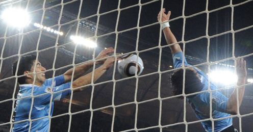 Uruguay-v-Ghana-Luis-Suarez-handball_2473469.jpg