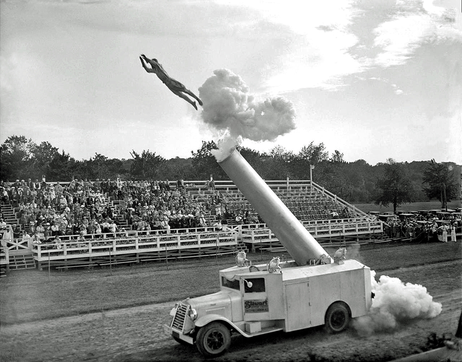Man-shot-out-of-a-Torpedo-19341.jpg