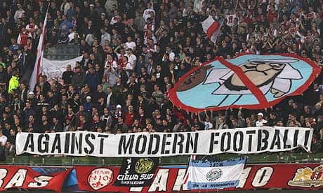 Ajax-fans-show-the-banner-008.jpg