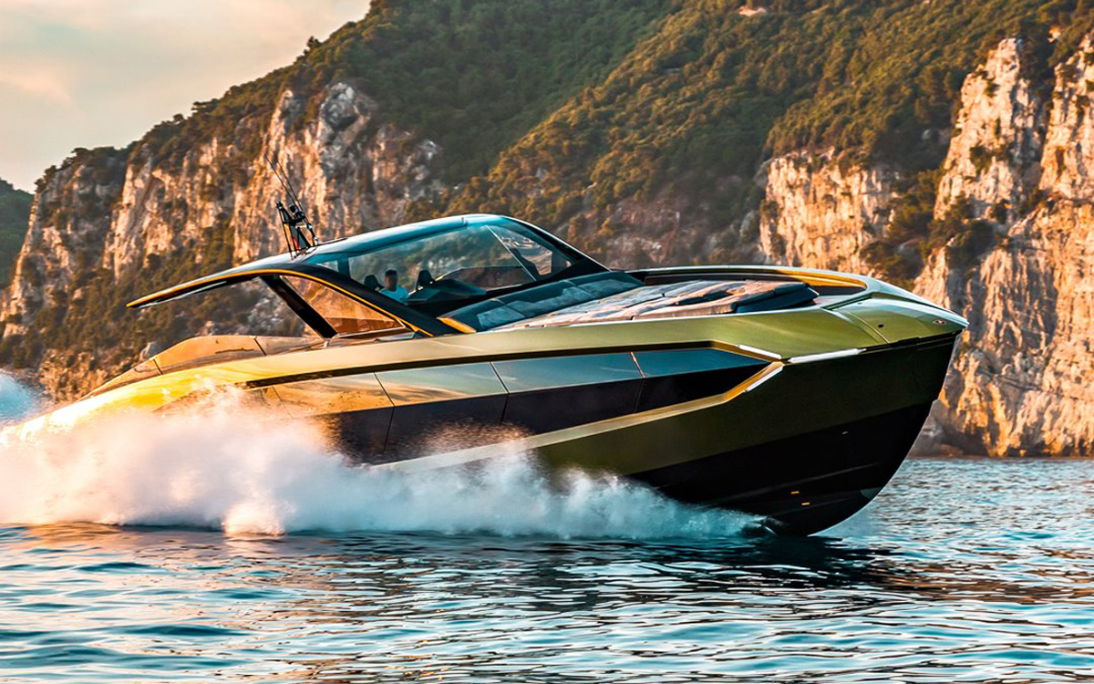 Lamborghini-boat-delivered-bow-running-shot-credit-tecnomar.jpg